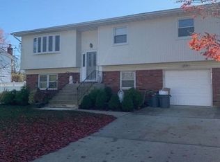 922 Windmill Ave, West Babylon, NY 11704