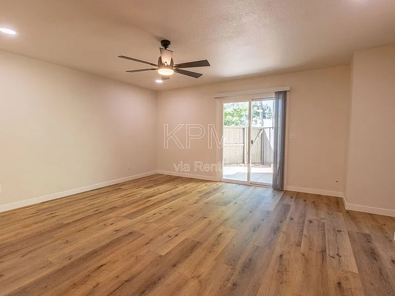 955 Academy St — Photo 15