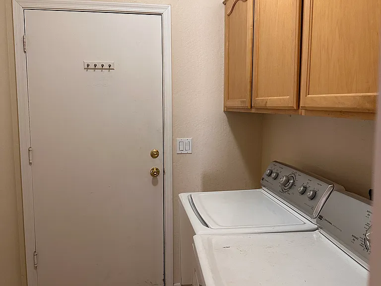 2073 N Arbor Ln — Photo 10