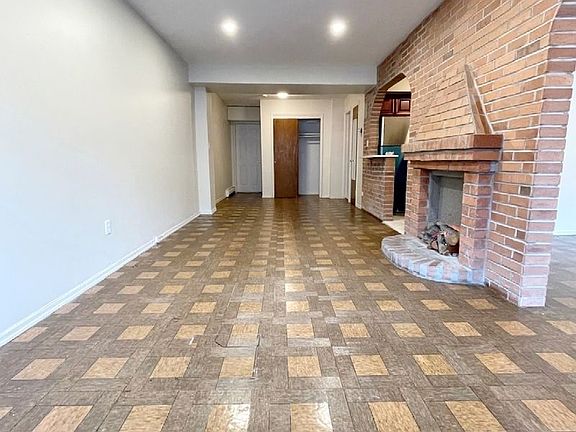 4th image of 20-30 Hazen St #1
