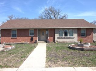 435 Garfield Ave, Farnhamville, IA 50538