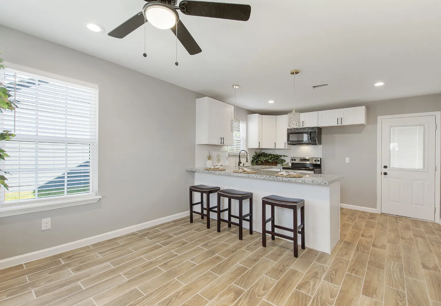 2 bed, 1.0 bath, 560 sqft, $1,350 — Photo 1