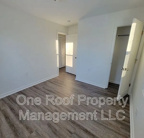 2633 S 49th St — Photo 13