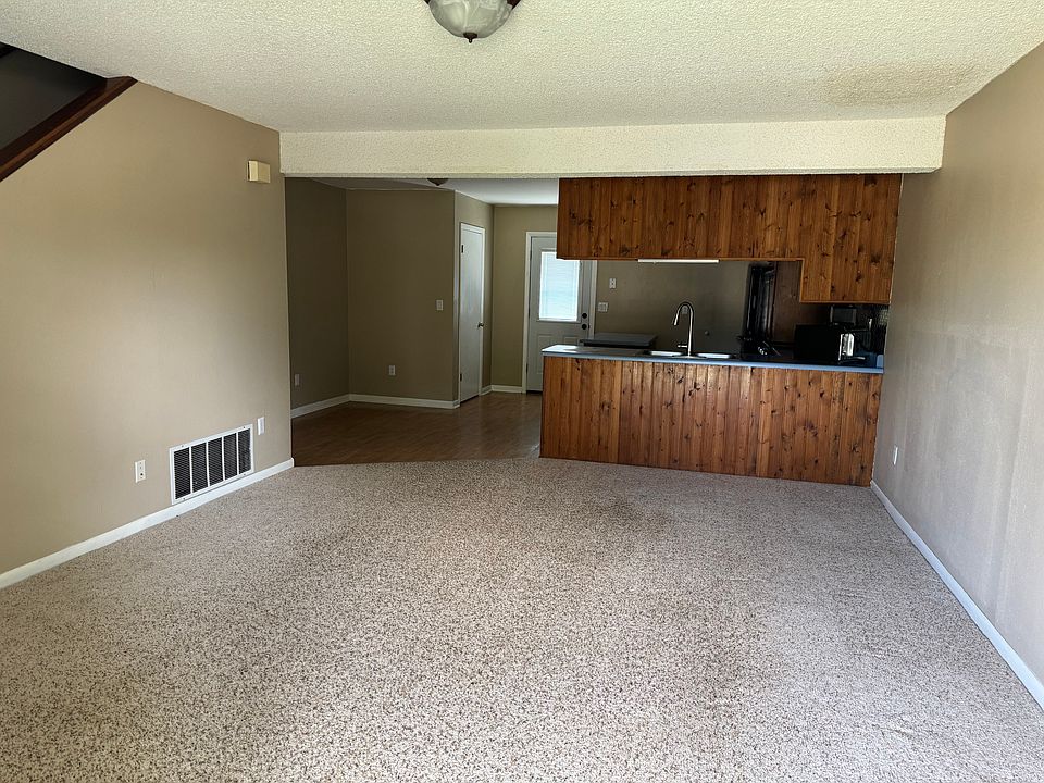 1st image of 206 Terrace Dr APT B