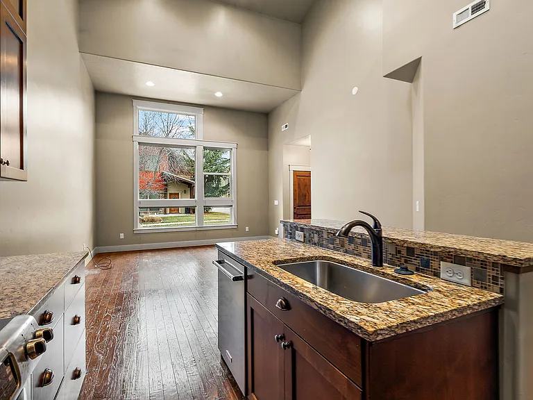 923 S Lone Willow Ave — Photo 10