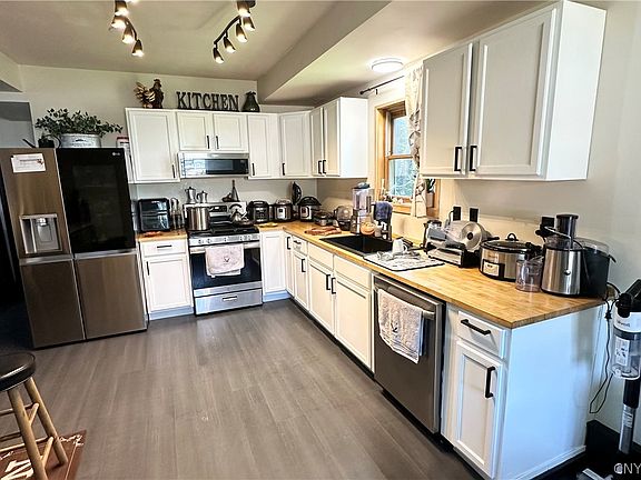 3rd image of 271 Ridge Rd