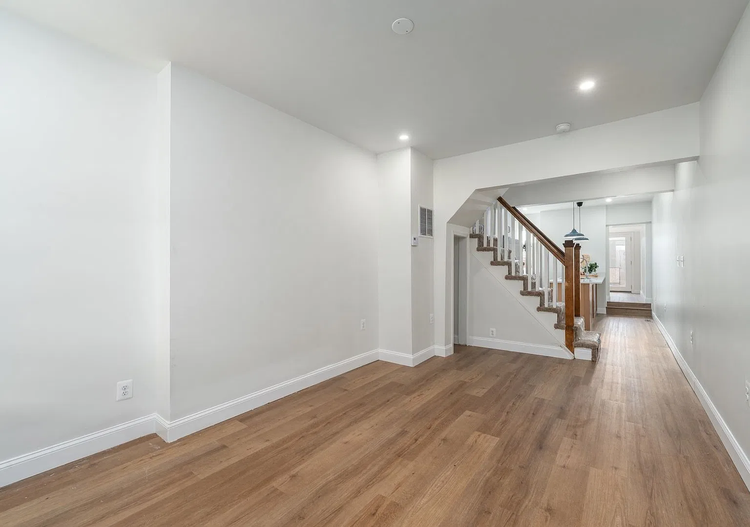 433 W. 23rd St. 4 Bedroom, 3 Bath Townhome with in-law Suite — Photo 4