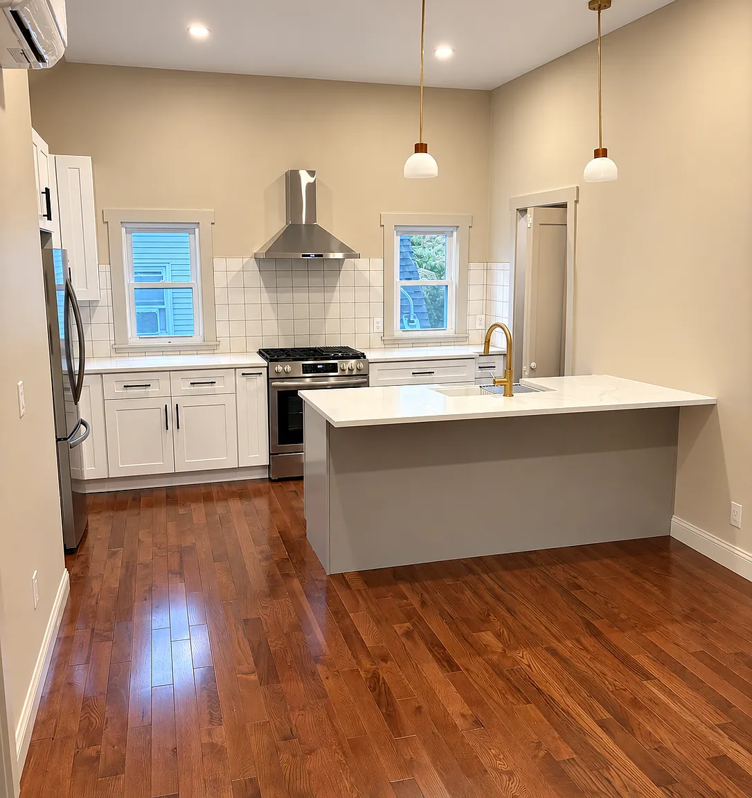 2 bed, 900 sqft, $3,000 — Photo 3