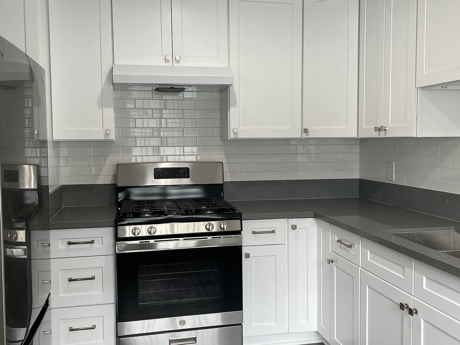 2 bed, 900 sqft, $2,300 — Photo 2