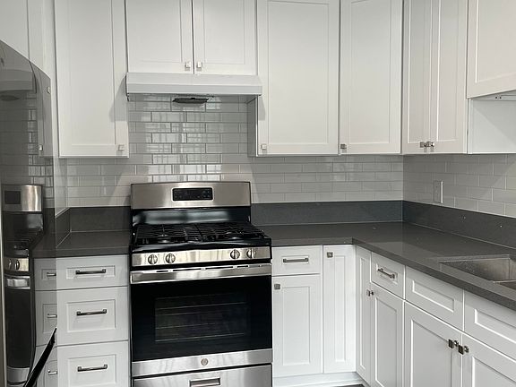 2nd image of 711 W 81st St APT 6
