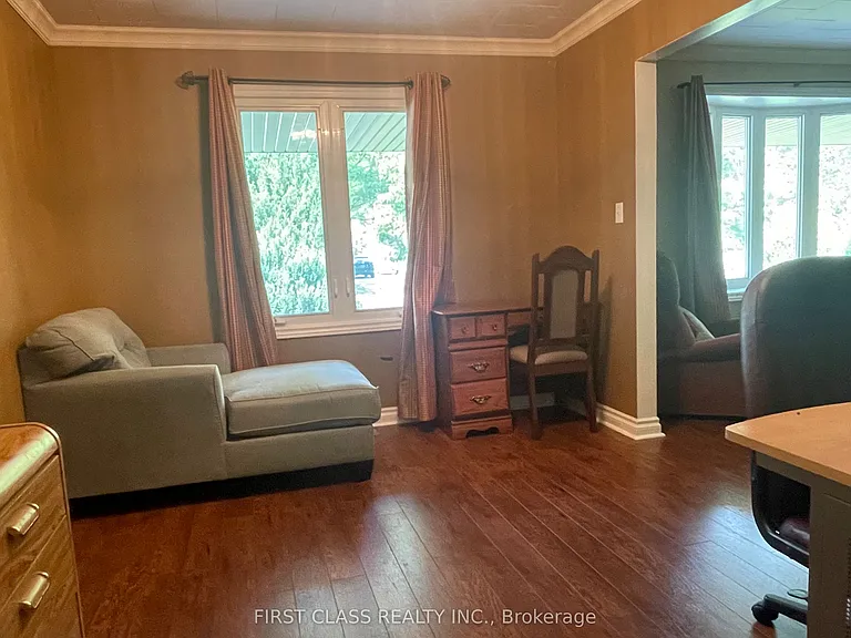 251 Scott Ave — Photo 3