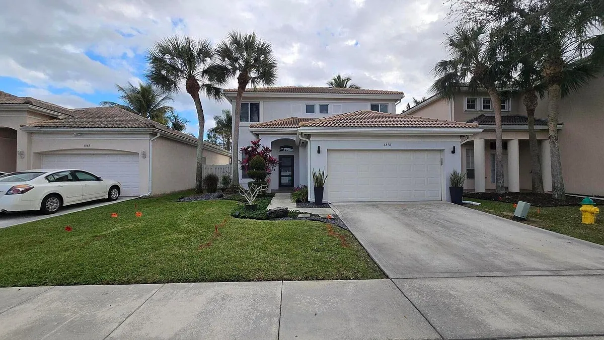 Photo 2 of 28 - 6878 NW 33rd St #6878 - Margate, FL Building Photo - 6878 NW 33rd St #6878