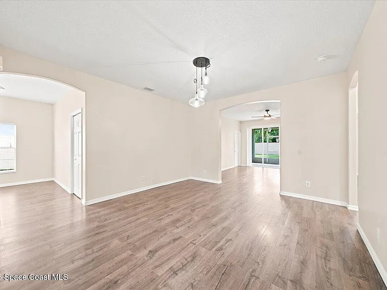 5647 Indigo Crossing Dr — Photo 11