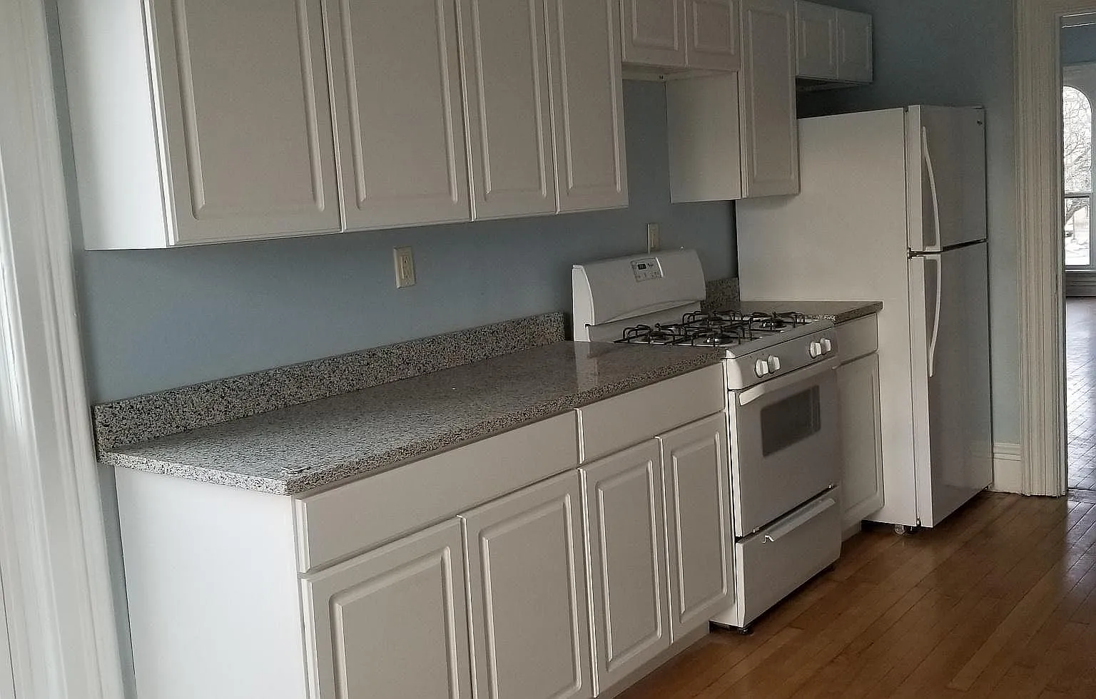 1 bed, 800 sqft, $1,000 — Photo 2