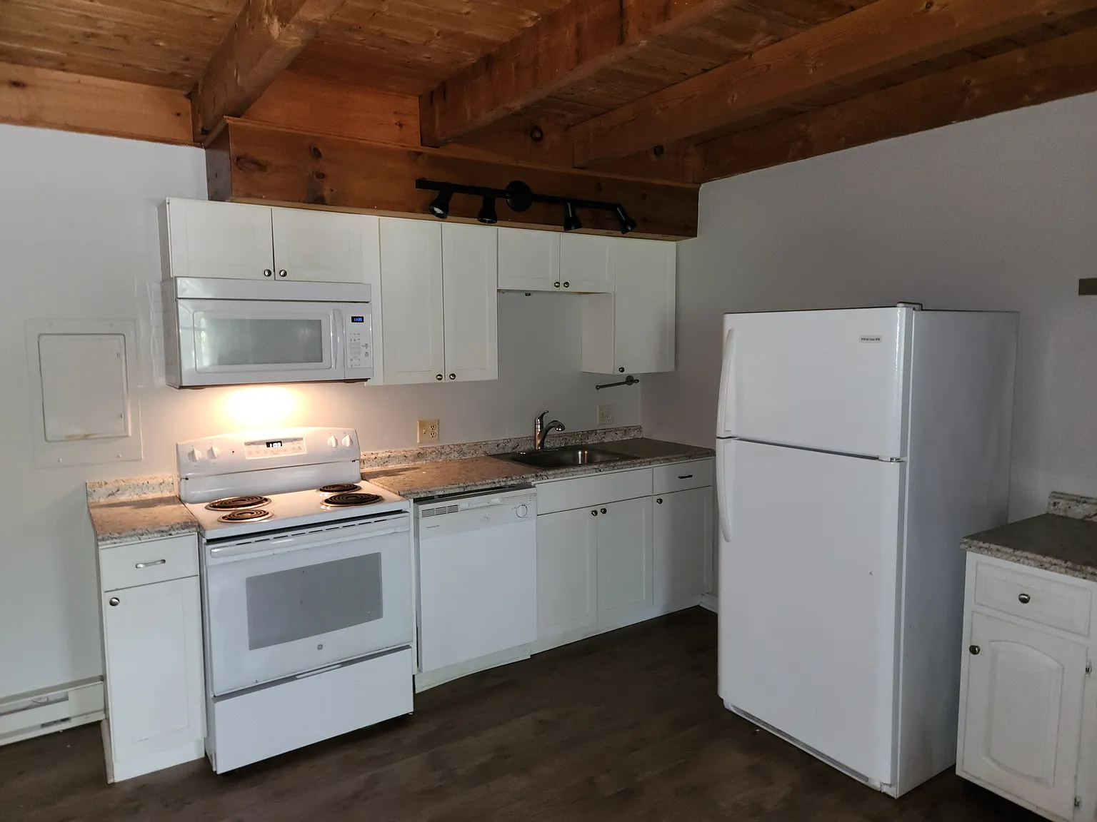 1 bed, 700 sqft, $1,775 — Photo 3