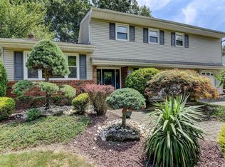 10 Appomattox Rd, Manalapan, NJ 07726