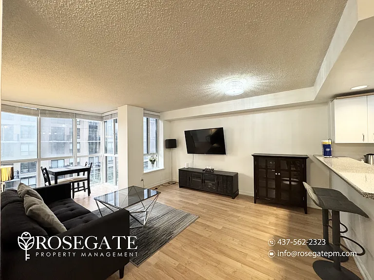801 King St W #514 — Photo 11