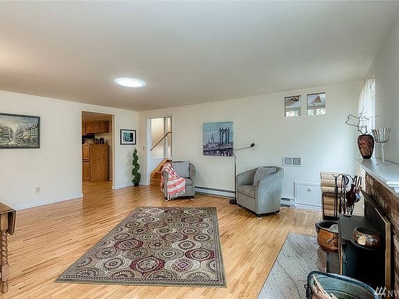 5th image of 17304 57th Pl W
