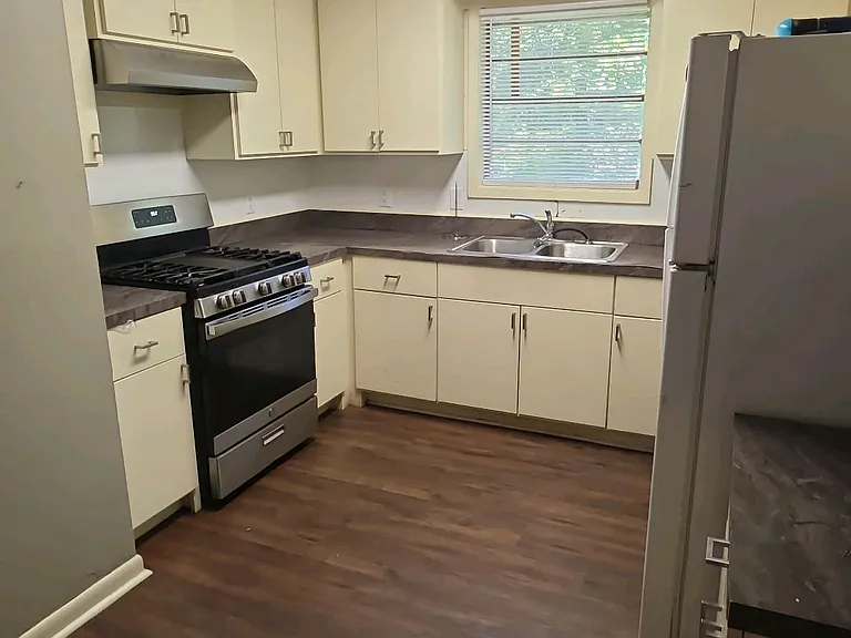 1904 Nancy Dr — Photo 3