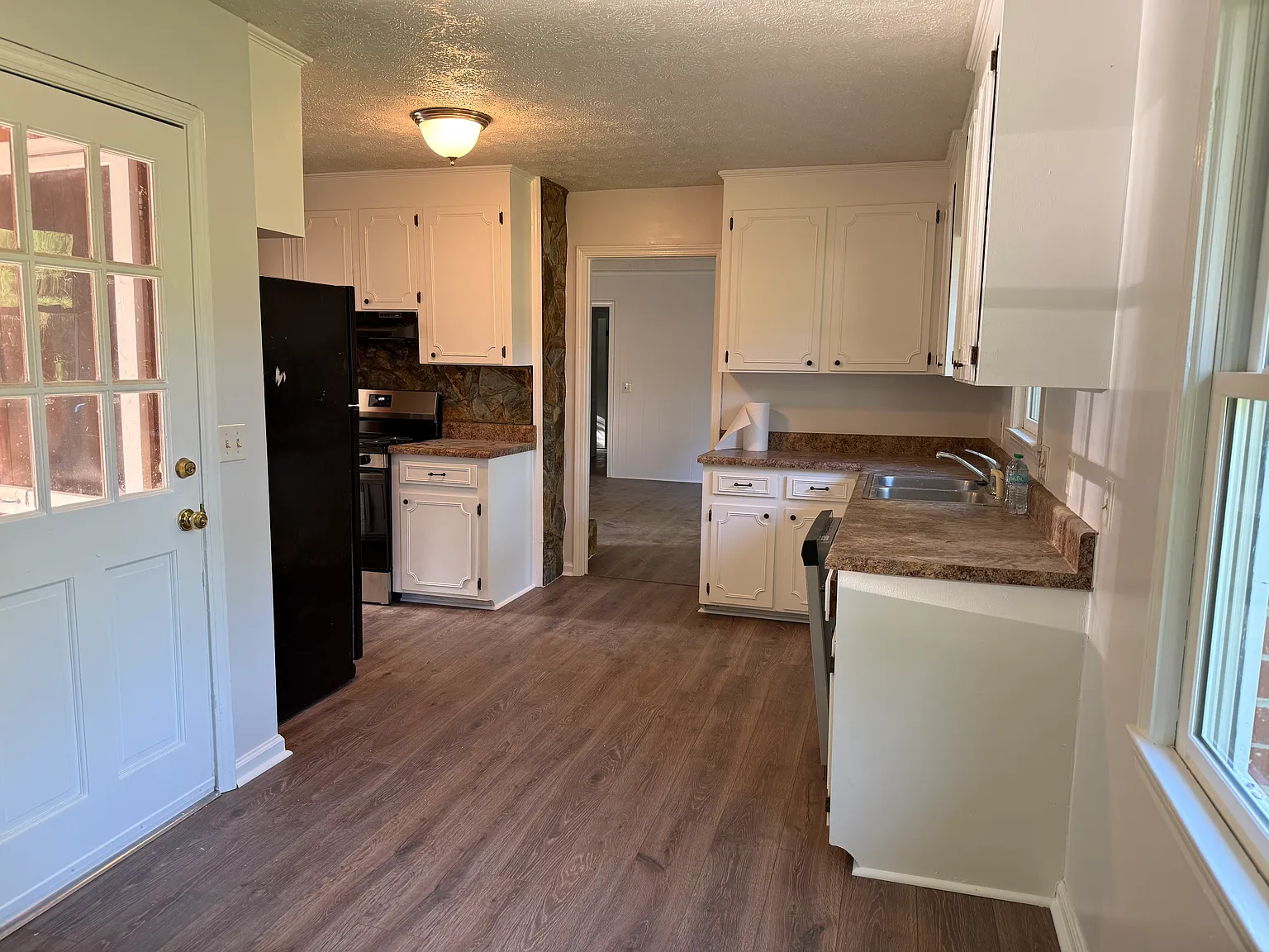 3 bed, 1700 sqft, $2,100 — Photo 4
