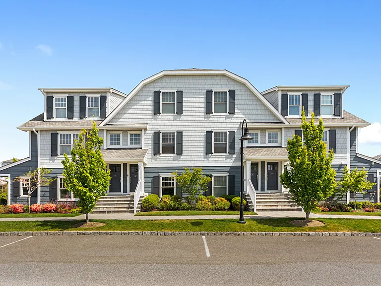34 Village Green Dr — Photo 22