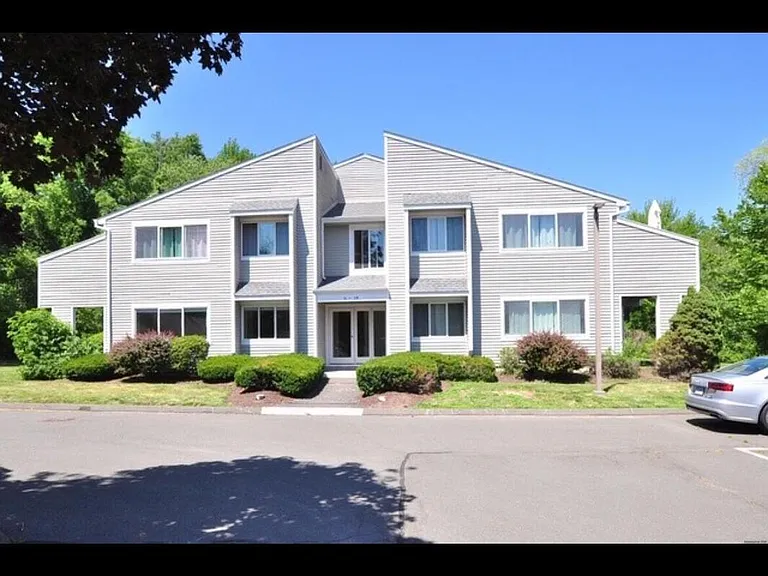 51 Hilltop Dr #51 — Photo 1