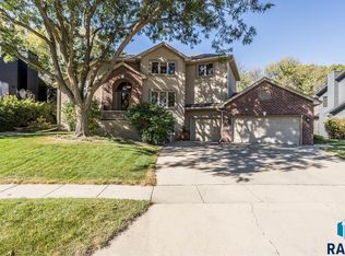 4509 S River Oaks Dr, Sioux Falls, SD 57105