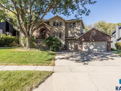 4509 S River Oaks Dr, Sioux Falls, SD, 57105