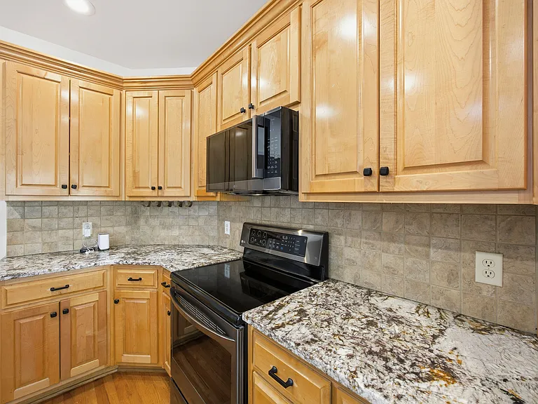 5208 Hampton Mill Dr — Photo 11