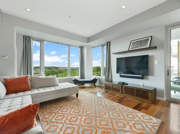 10 Nouvelle Way Unit T823, Natick, MA 01760