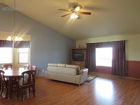 3rd image of 1121 Valley Dr