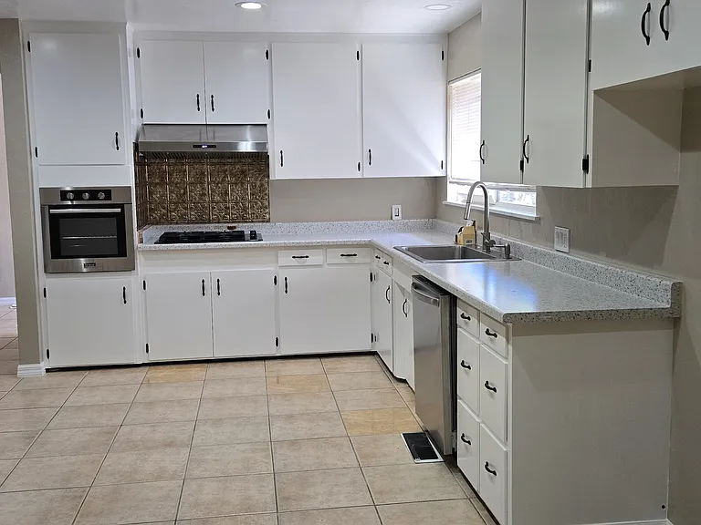 1125 S Mountain St — Photo 17