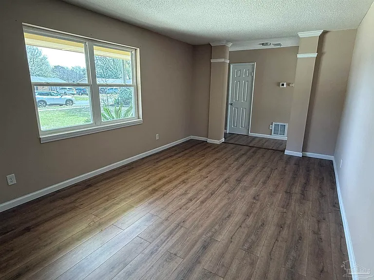 7845 Le Jeune Dr — Photo 8