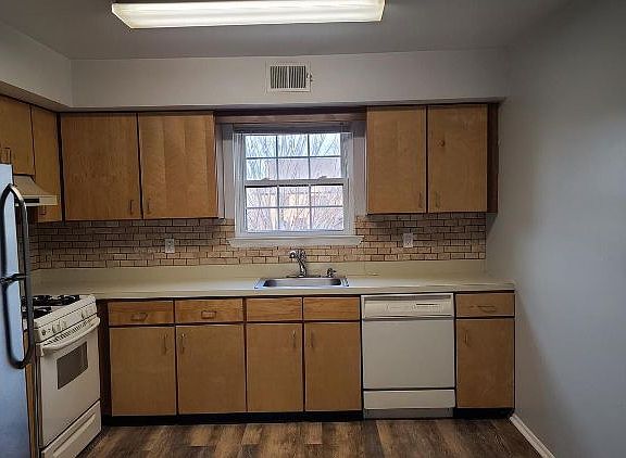3rd image of 15 Barclay Ct