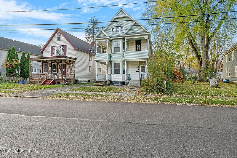 2nd image of 11 Washington Avenue