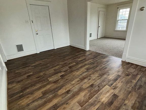 5th image of 512 E Hillcrest Ave