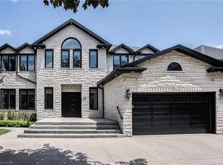 27 Elodia Ct, Hamilton, ON L9C 7R2