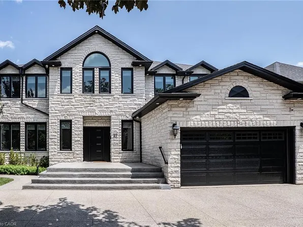 27 Elodia Ct, Hamilton, ON L9C 7R2