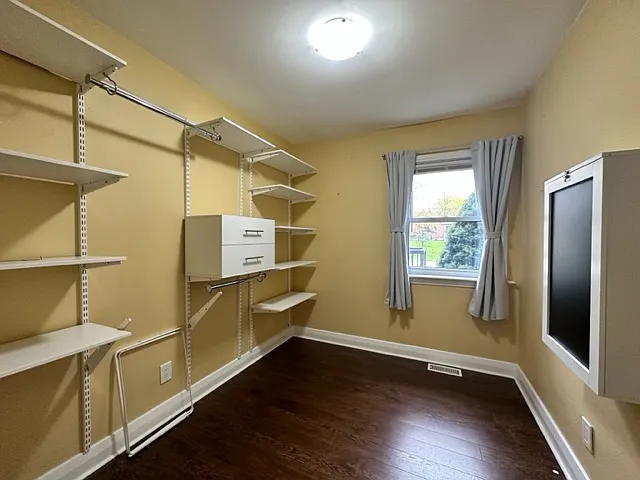 320 Brock St — Photo 5