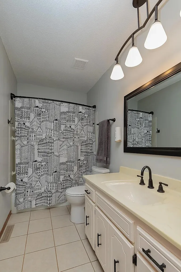 4 bed, 1734 sqft, $3,955 — Photo 4