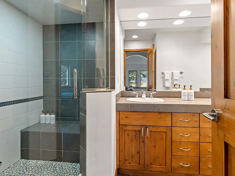132 W Meadow Dr — Photo 6