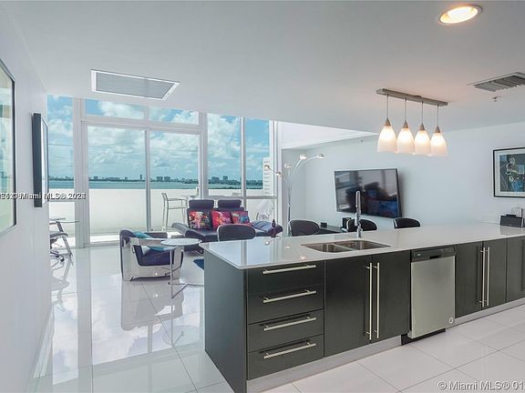 4th image of 665 NE 25th St APT 801