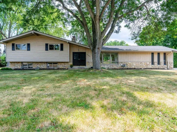 2050 Mt Kisco DRIVE, Elm Grove, WI 53122