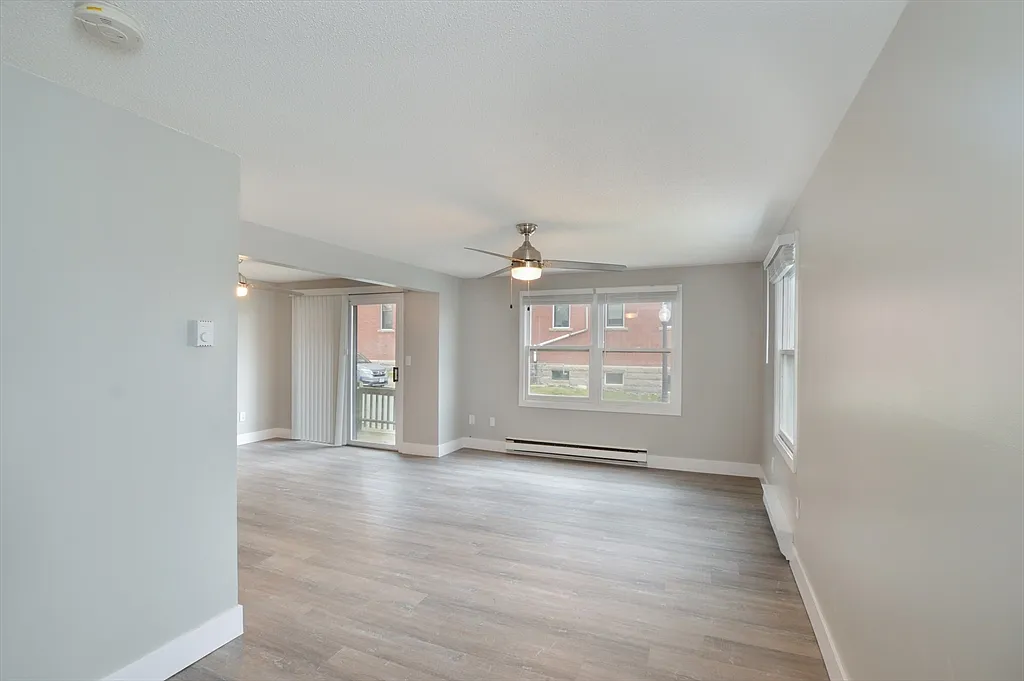 Building Photo - 1049 Pleasant St #7