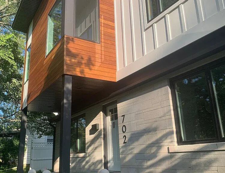 702 E Maxwell Ln — Photo 1