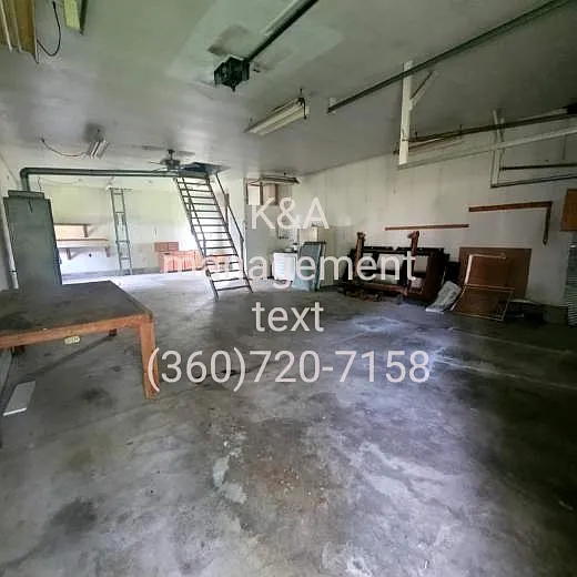 3600 N Franklin St — Photo 8