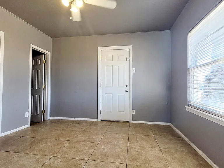 300 E Kittyhawk Dr — Photo 17
