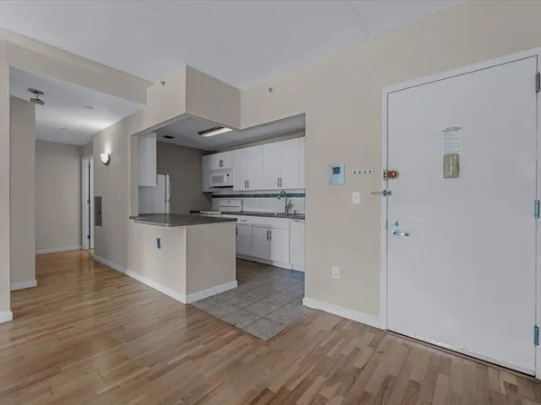 715 Fox Street image 3 of 14