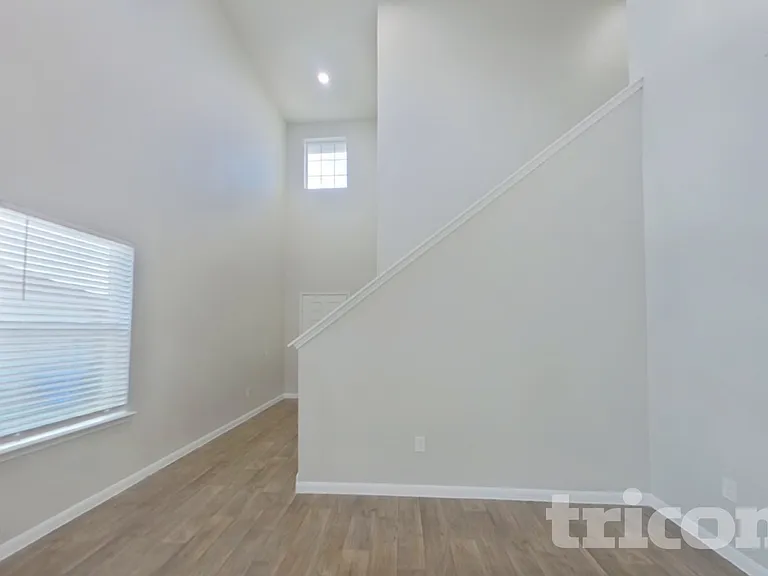 15012 Custis Ln — Photo 3