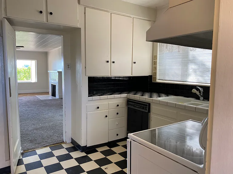 945 Rio St — Photo 23